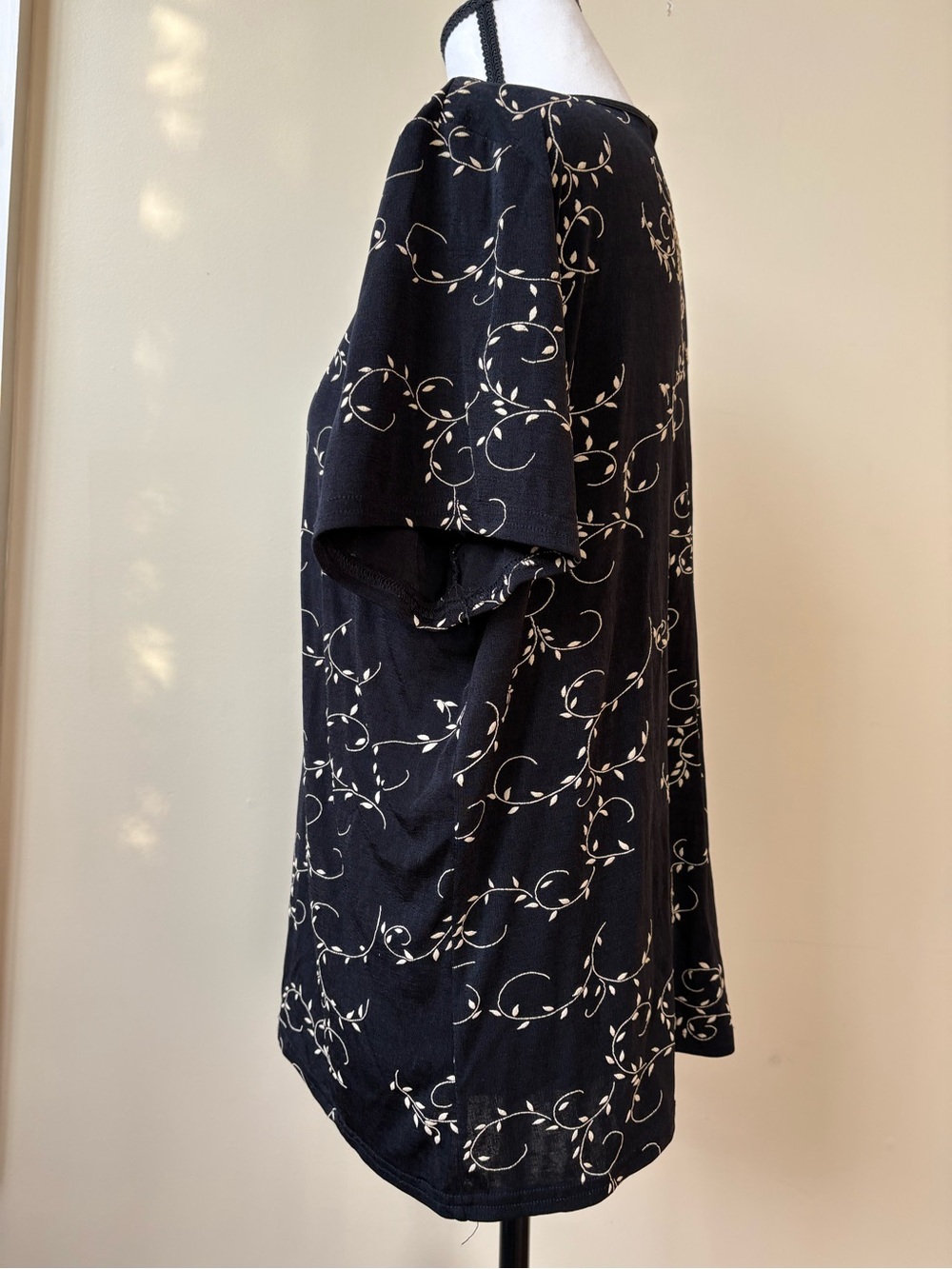 Black V-Neck Blouse with White Vine Print - Women - Picture 4 of 12